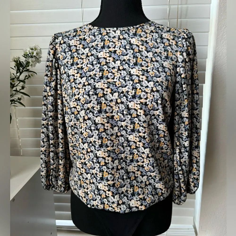 Abercrombie & Fitch Puff Sleeve Ditsy Floral Bodysuit Top Blouse Sz S Feminine